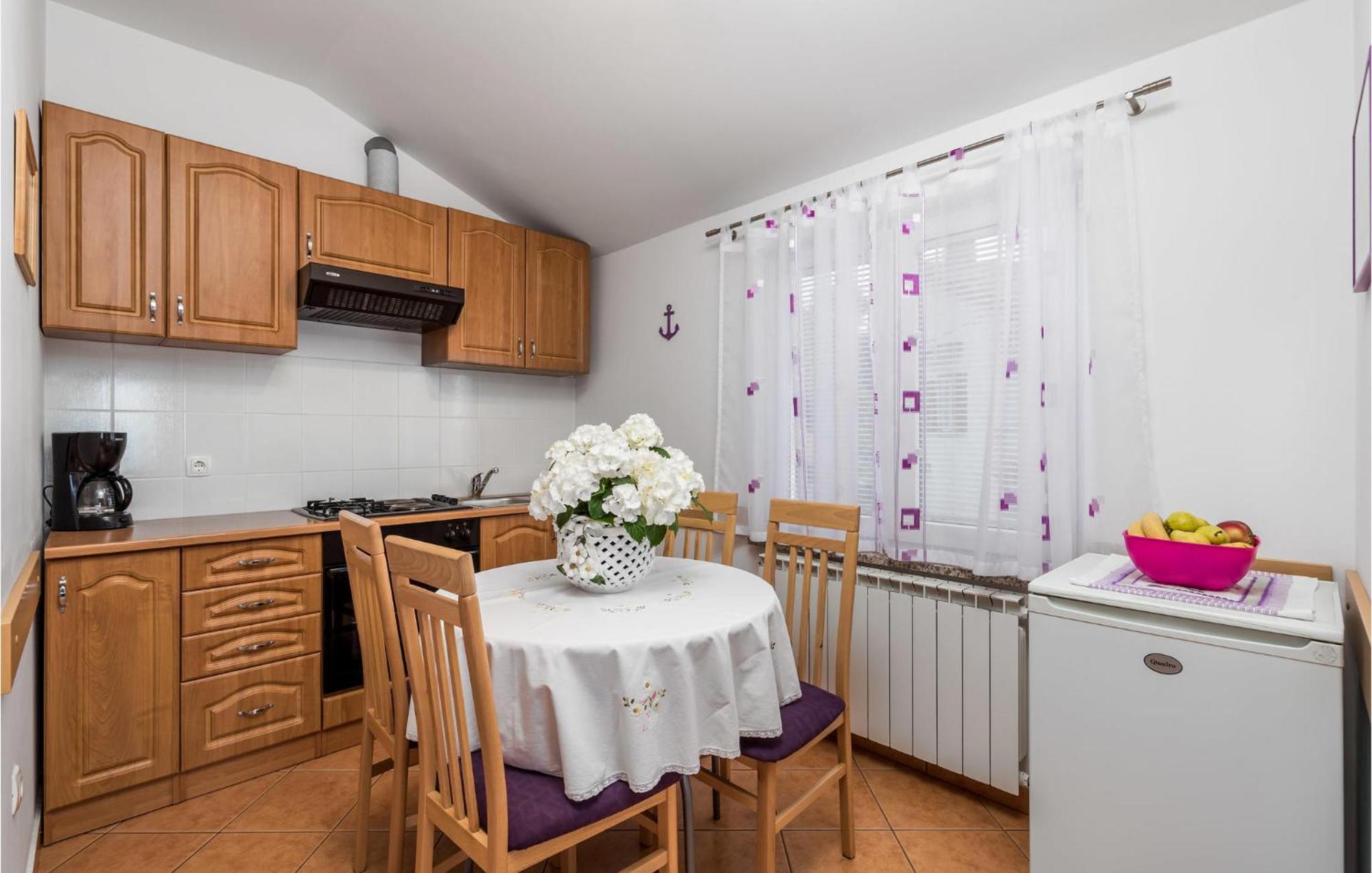 2 Bedroom Beautiful Apartment In Rukavac Rukavac  Luaran gambar